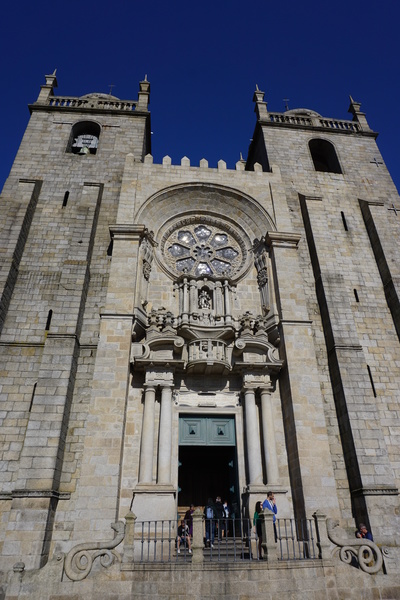 La façade de la cathédrale de Porto