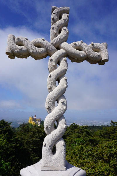La cruz alta du palais de Pena
