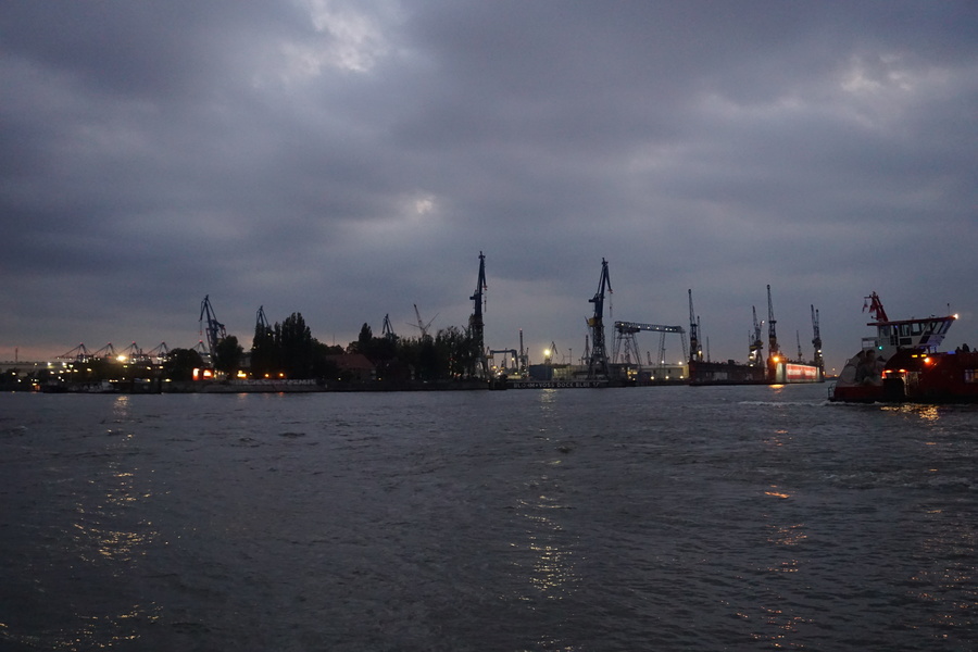 Les grues sur le port de Hambourg