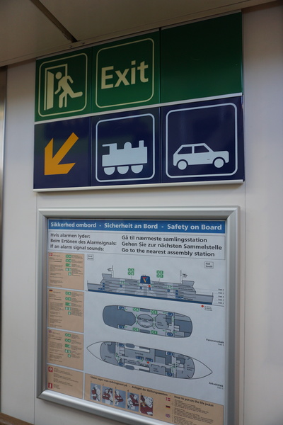 Des pictogrammes surprenant dans un ferry